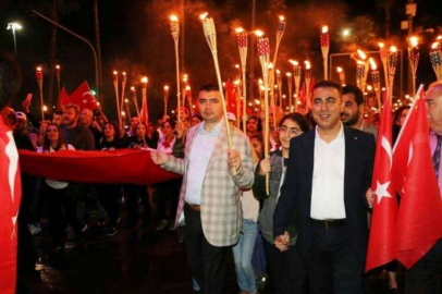 İskenderun'da ''Fener Alayı'' vatandaşların yoğun katılımıyla gerçekleştirildi