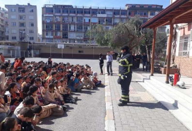 Öğrencilerle birlikte yangın tatbikatı yapıldı