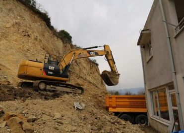 Heyelan Nedeniyle Kapanan Yol Trafiğe Açıldı