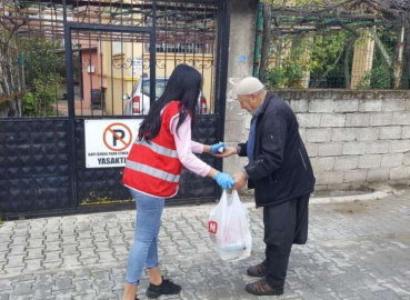 Türk Kızılayı gönüllüleri sahada çalışıyor