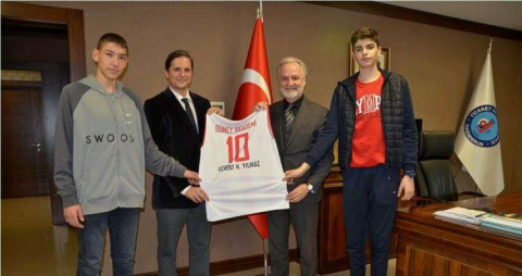 Basketbol U15 Milli Takımına Seçilen Sporcular İTSO’yu Ziyaret Etti
