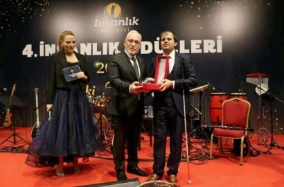 Başkan Tosyalı'ya “Yılın Belediye Başkanı” Ödülü