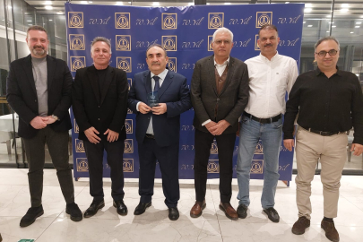 Osman Gözükara'ya 50'nci Yıl Plaketi