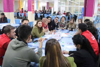 Hatay’da Gençler Politika Belgesini Hazırladı